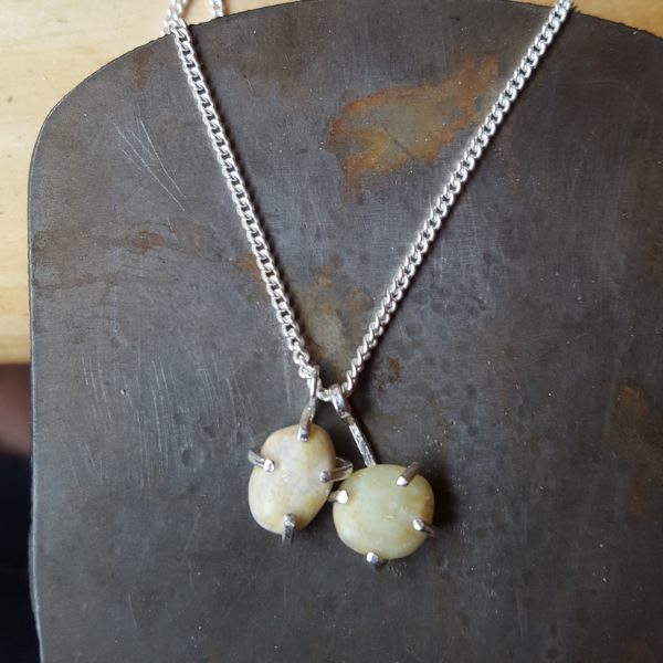 Iona pebbles necklace