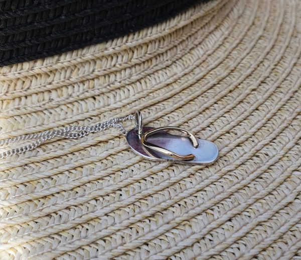 Flip flop pendant with 9ct yellow gold thong