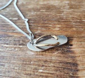 Flip flop pendant with 9ct yellow gold thong