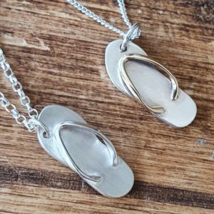 Flip flop pendant with 9ct yellow gold thong