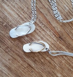 Flip flop pendant with 9ct yellow gold thong