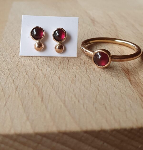 Garnet and gold ring and earrings