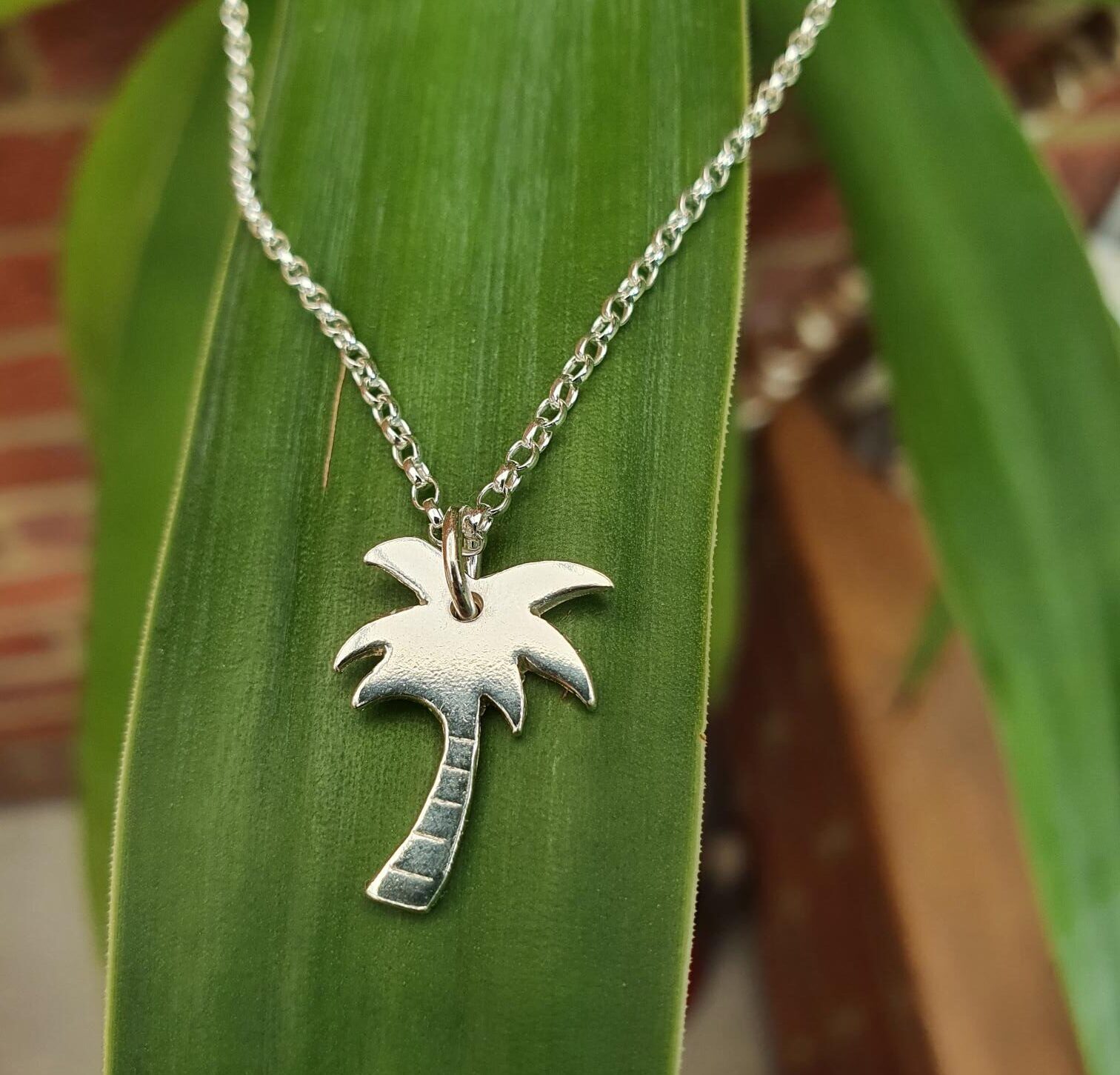 Palm tree necklace with chain