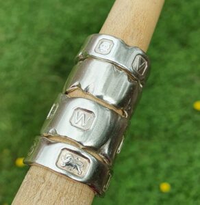 Hallmarked ring with marble effect