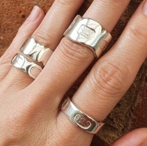 Hallmarked ring with marble effect