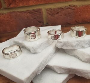 Hallmarked ring with marble effect