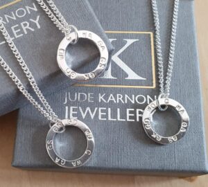 Spinning netball pendant