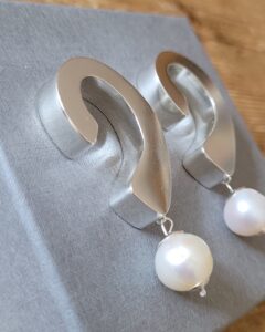 Pearl earrings for a 12mm gauge lobe.