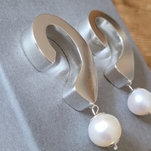 Pearl earrings for a 12mm gauge lobe.