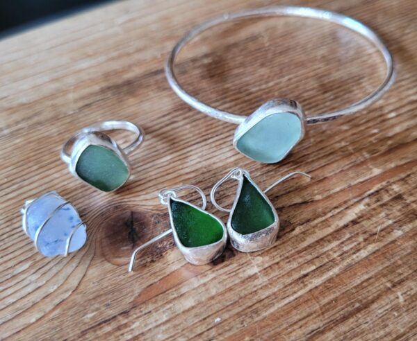 Seaglass jewellery made at my seaglass workshop.